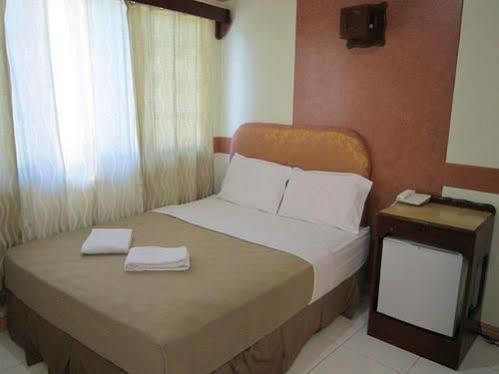 Golden Stallion Suites Cagayán de Oro Extérieur photo